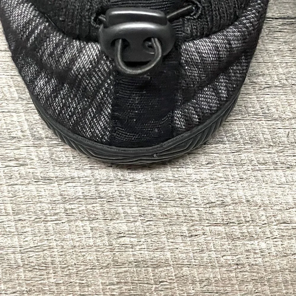 Boys Black & Gray Slippers. Size Small (7-8).
